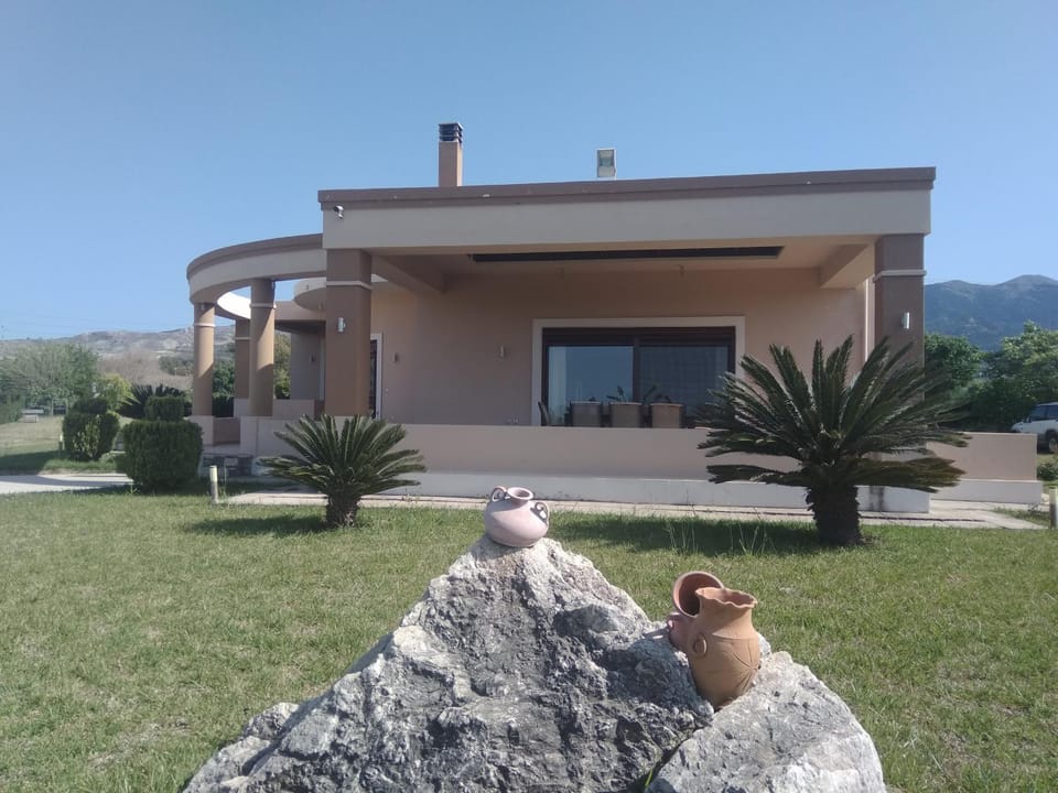 Property building, Facade/entrance, Garden