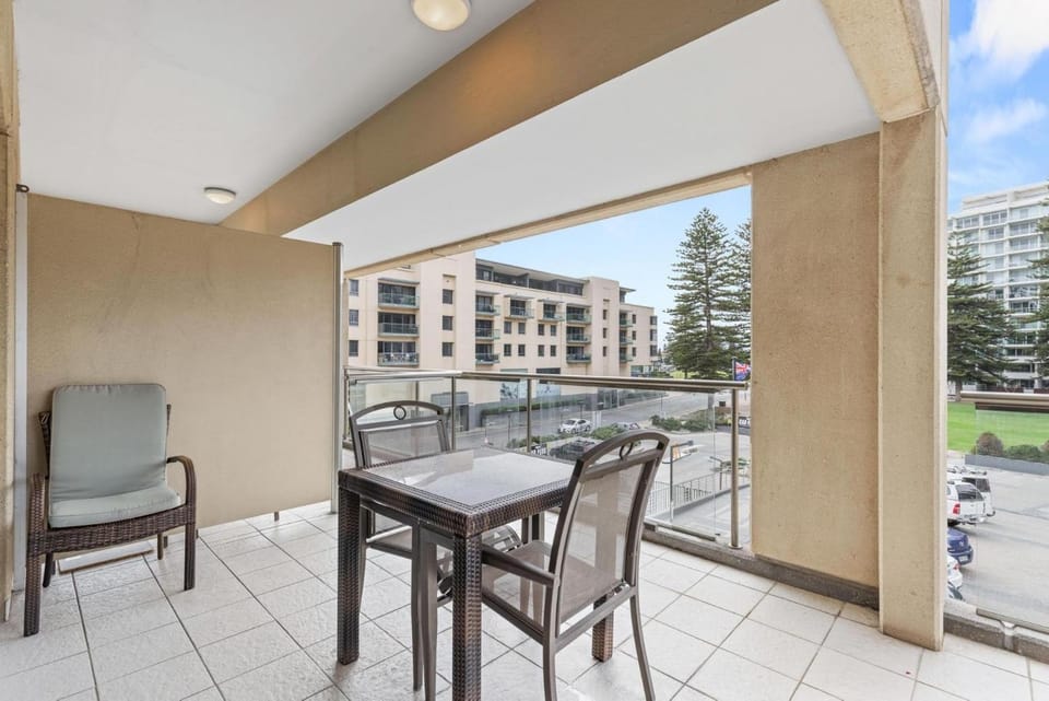 Belle Escapes - Glenelg Shores Studio Apartment in Adelaide