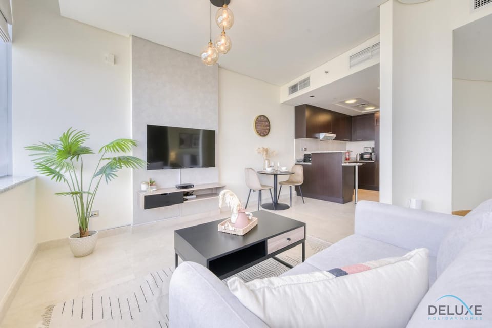 TV and multimedia, Seating area, Dining area