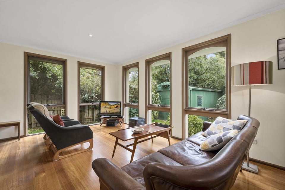 The Secret Garden - BYO Linen House in Apollo Bay