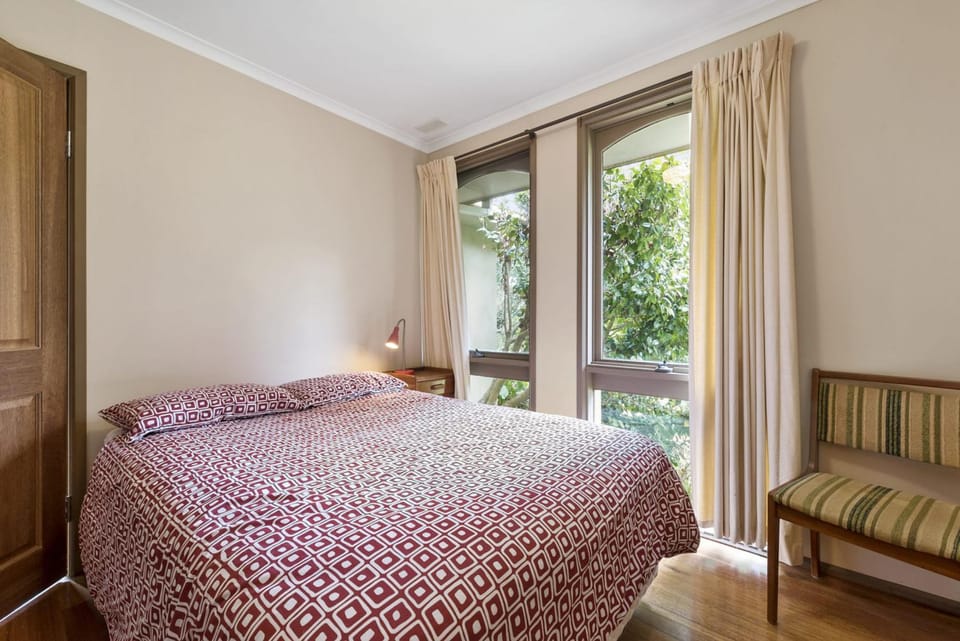 The Secret Garden - BYO Linen House in Apollo Bay