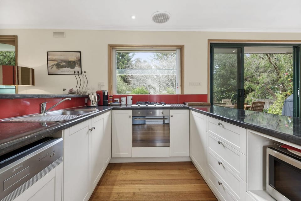 The Secret Garden - BYO Linen House in Apollo Bay