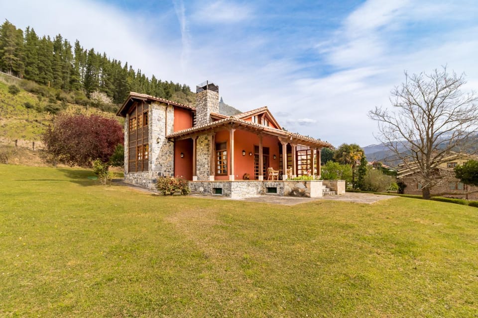 Property building, Spring, Day, Natural landscape, Garden, Garden view, Mountain view