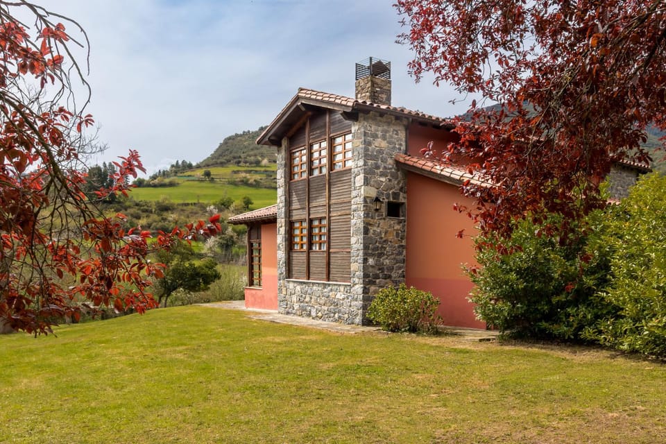 Property building, Spring, Day, Natural landscape, Garden, Garden view
