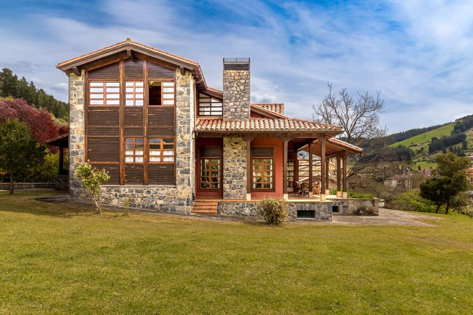 Property building, Spring, Day, Natural landscape, Garden, Garden view, Mountain view