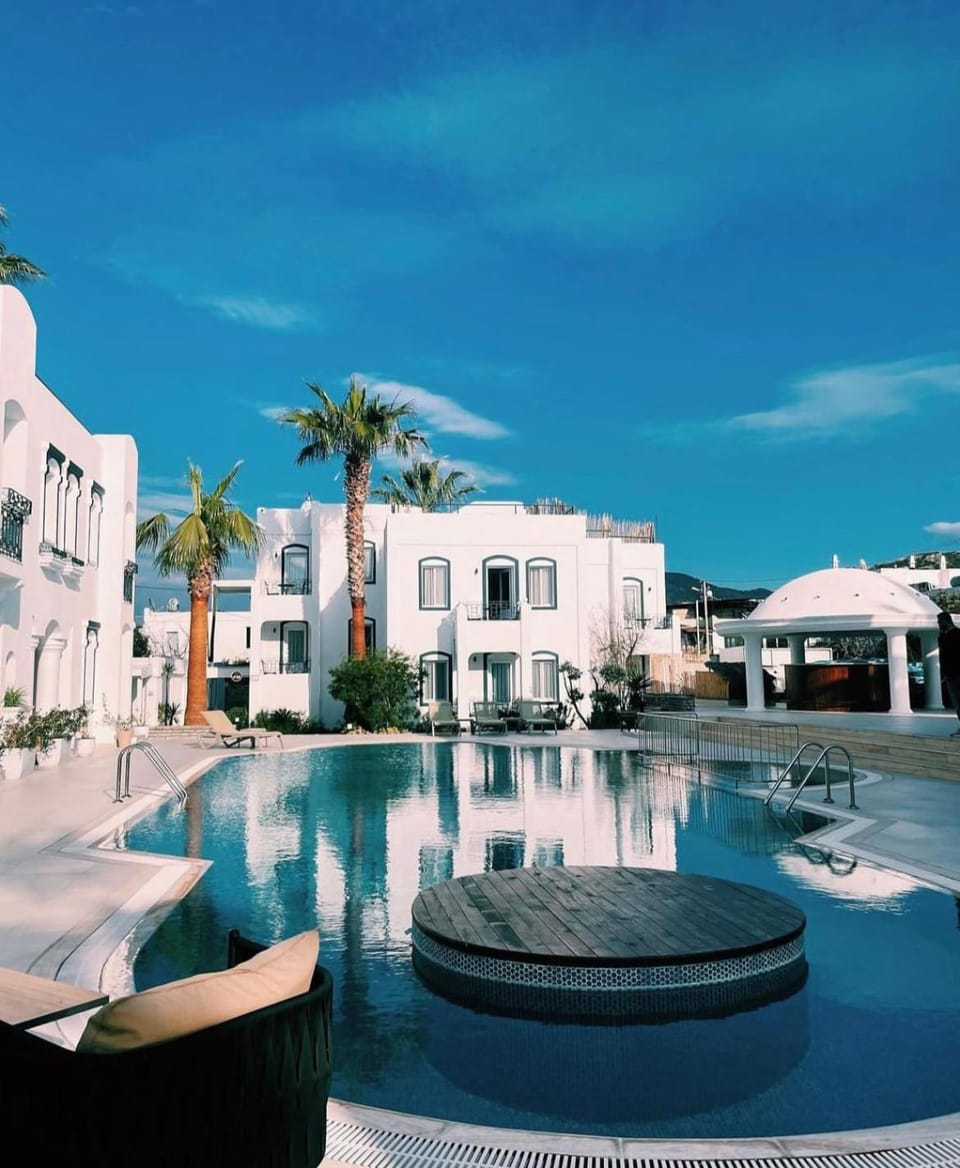 Property building, Day, Garden, Pool view, Swimming pool, Inner courtyard view, sunbed
