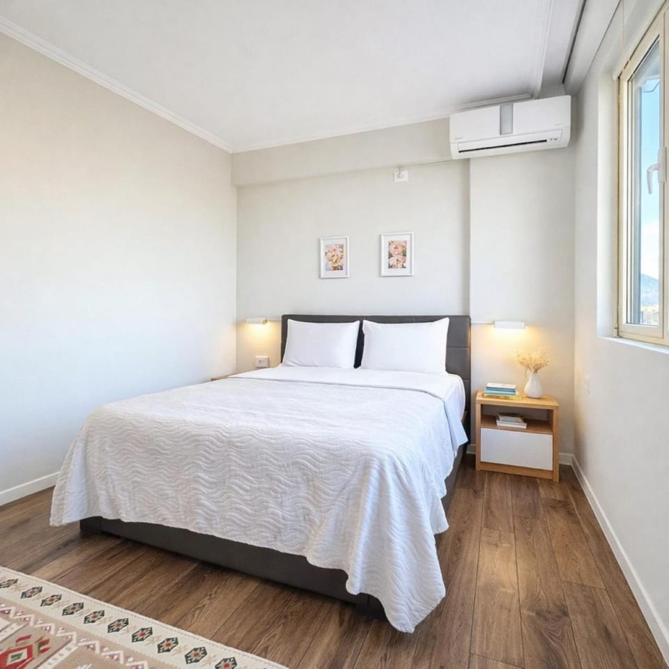 Bed, Photo of the whole room, Bedroom, air conditioner