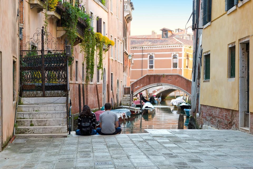 Neighbourhood, Guests