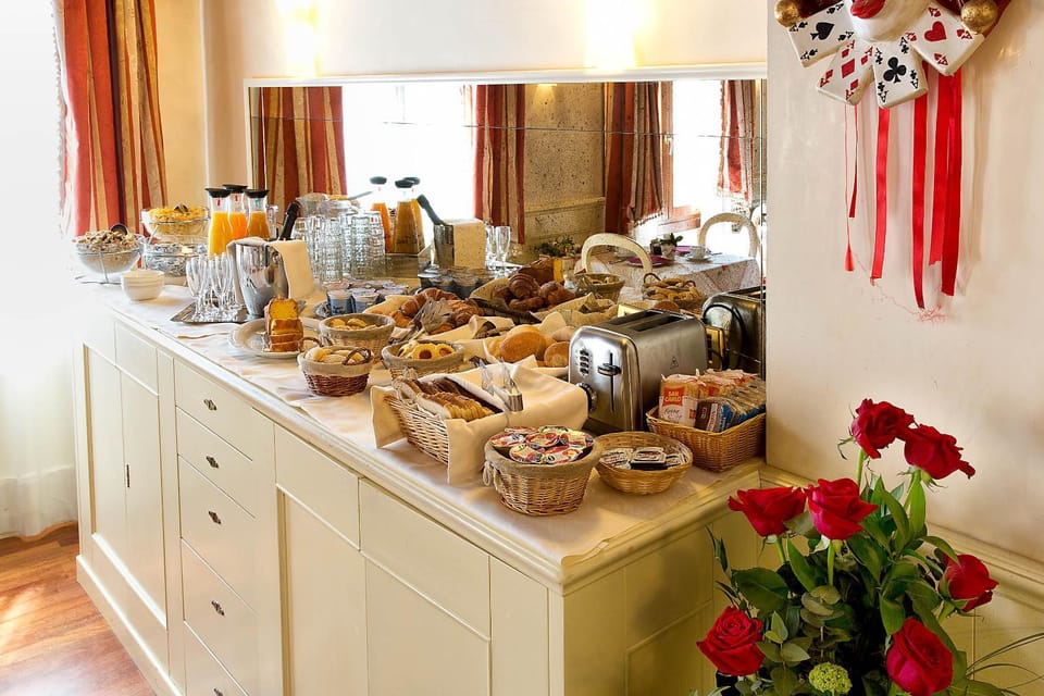 Food and drinks, Buffet breakfast, Italian breakfast