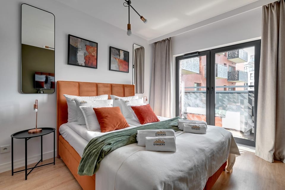 Bed, TV and multimedia, Photo of the whole room, Bedroom, towels