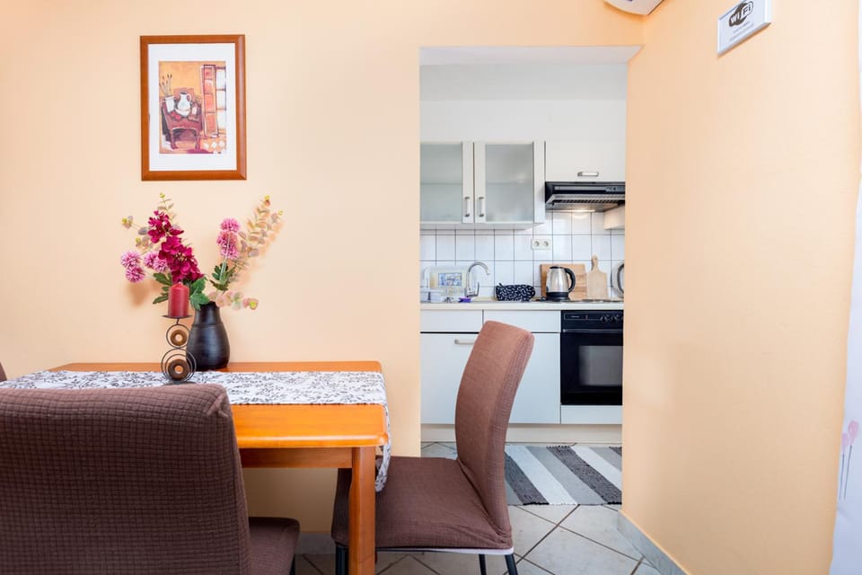 Decorative detail, Seating area, Dining area, kitchen
