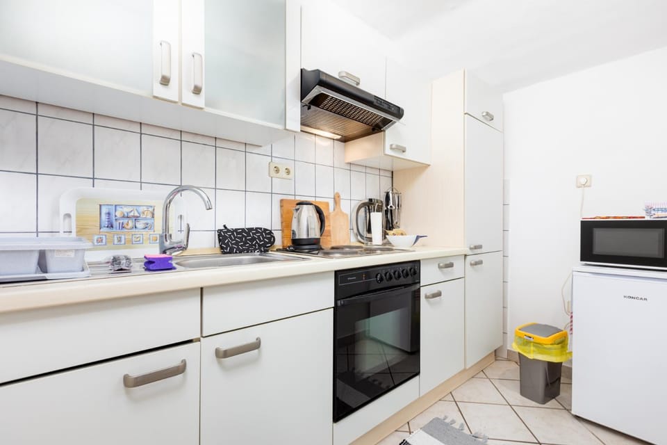 Food and drinks, minibar, kitchen