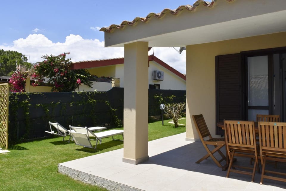 Property building, Patio, Garden