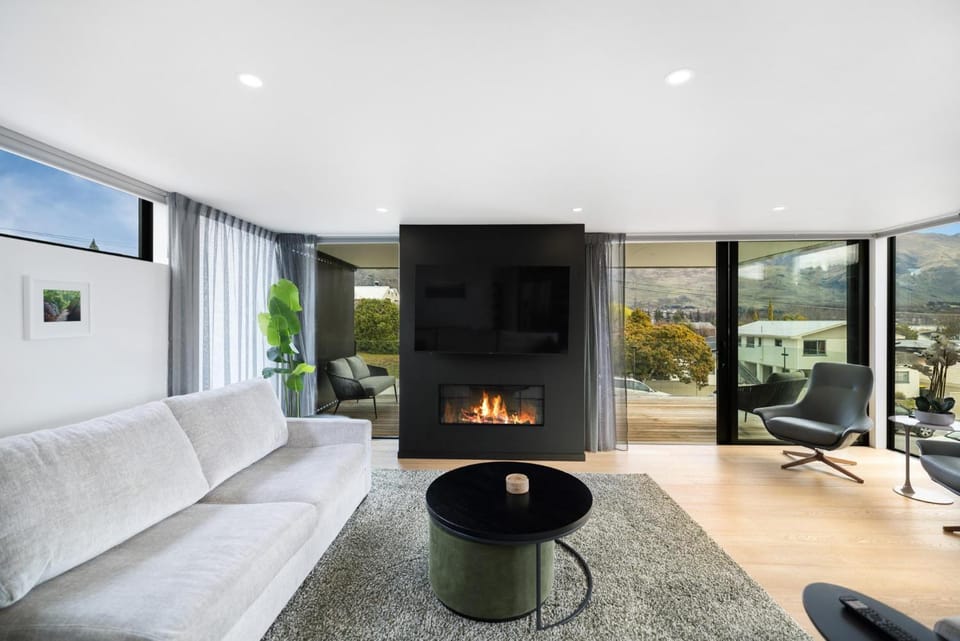 TV and multimedia, Living room, Seating area, flat iron