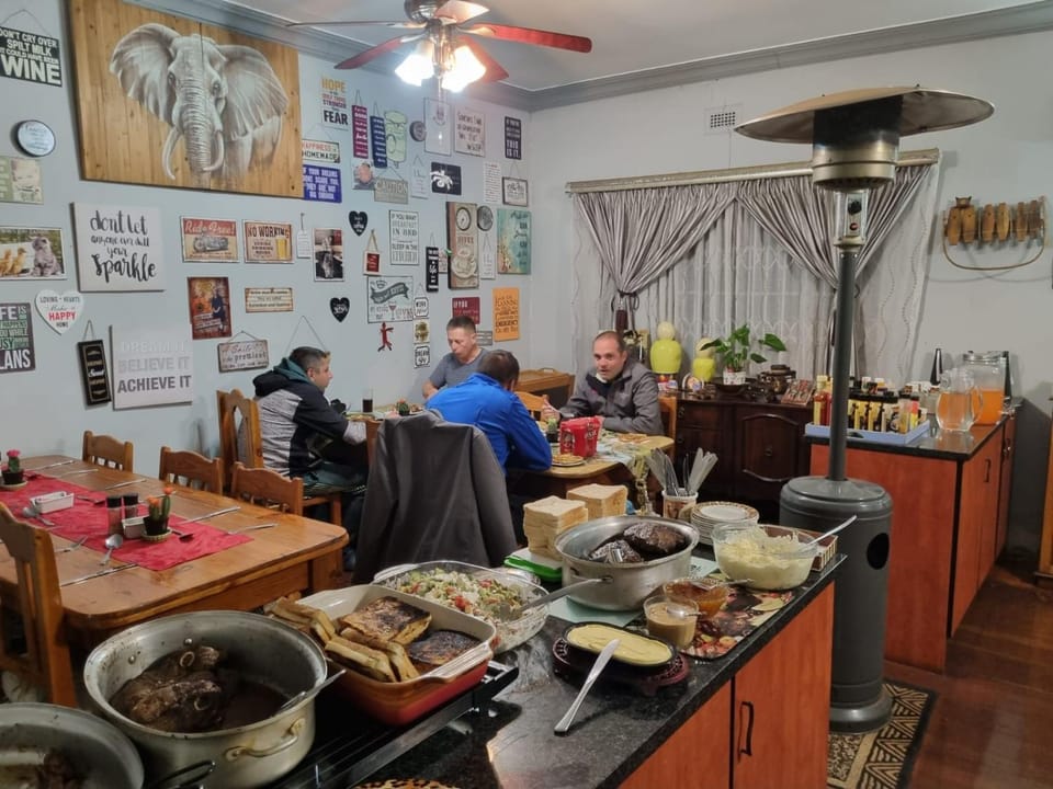 Restaurant/places to eat, Dining area