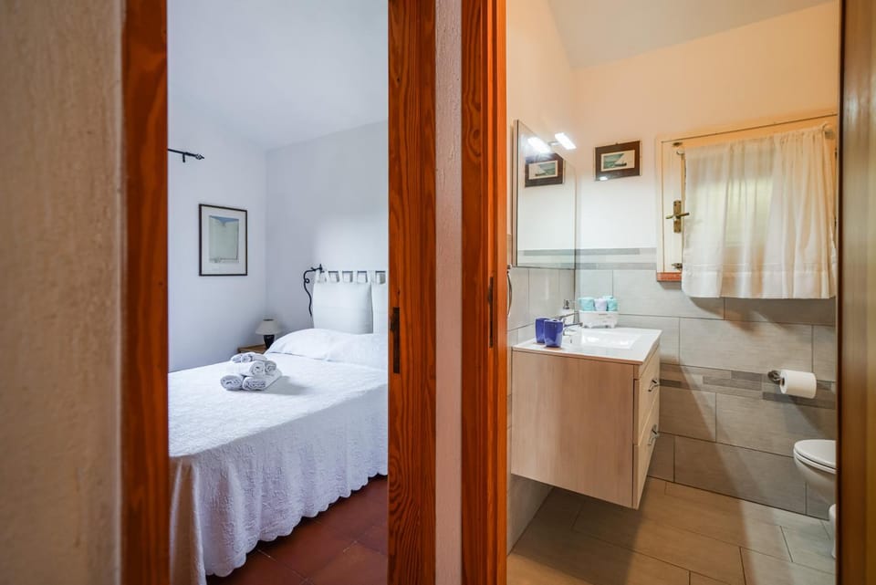 Casa Vacanze 9 Ospiti con Giardino e BBQ 10 Min a Piedi dalla Spiaggia House in Sardinia