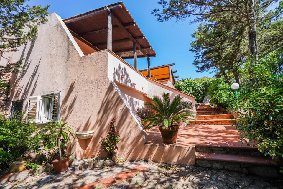 Casa Vacanze 9 Ospiti con Giardino e BBQ 10 Min a Piedi dalla Spiaggia House in Sardinia