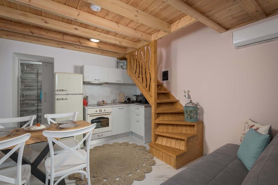 Captain's Memories Stylish Harbour Apartments House in Decentralized Administration of the Aegean