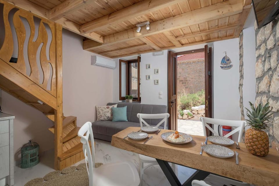 Captain's Memories Stylish Harbour Apartments House in Decentralized Administration of the Aegean
