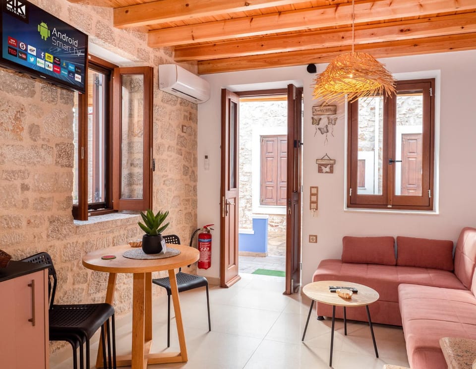 Captain's Memories Stylish Harbour Apartments House in Decentralized Administration of the Aegean