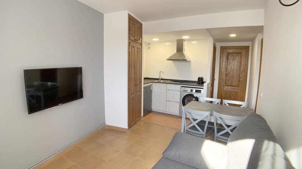 TV and multimedia, Kitchen or kitchenette, Dining area