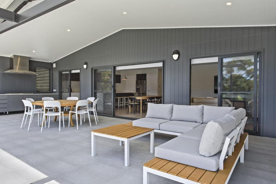 The Lookout - Belle Escapes Jervis Bay House in Vincentia