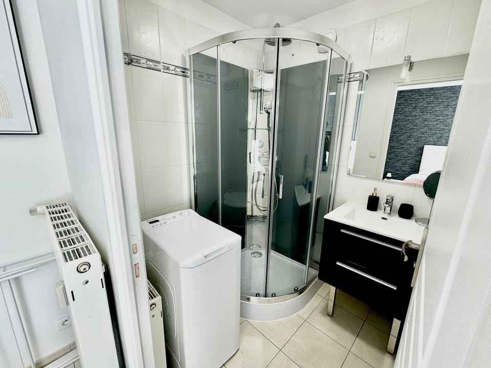 Shower, Bathroom, hair dryier, washing machine
