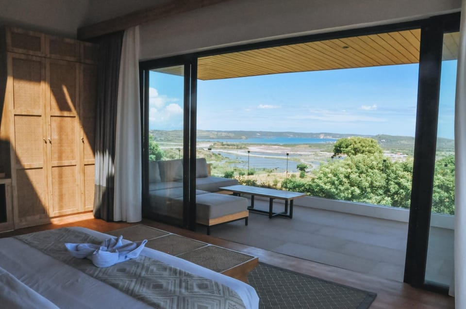 View (from property/room), Mountain view, Sea view