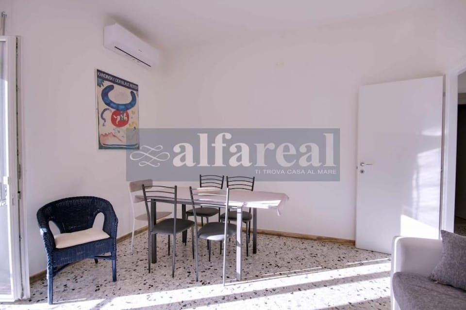 Living room, Seating area, Dining area, air conditioner