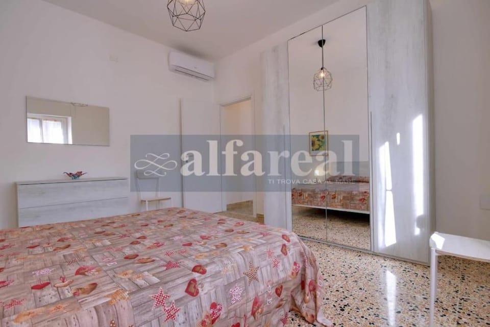 Bed, Photo of the whole room, Bedroom, wardrobe, air conditioner