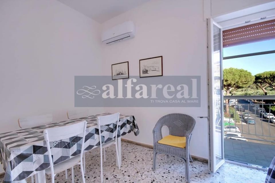 Balcony/Terrace, Living room, Seating area, Dining area, air conditioner