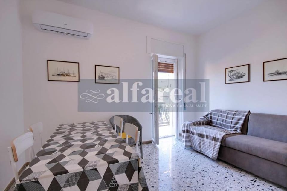 Living room, Seating area, air conditioner