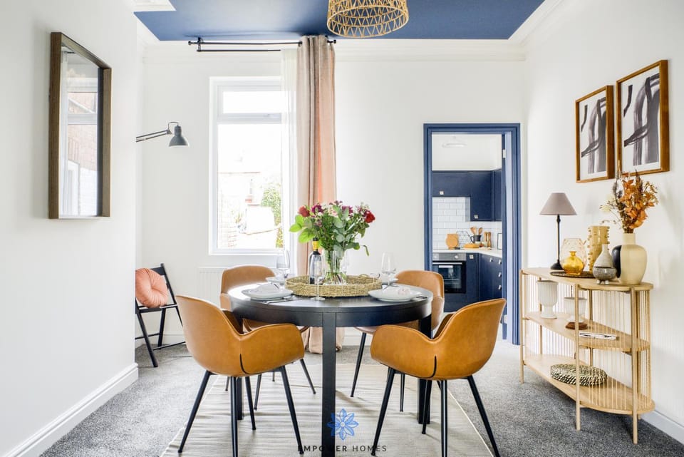 Seating area, Dining area