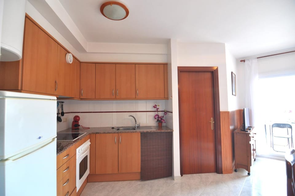Kitchen or kitchenette, pet friendly, stove, kitchen