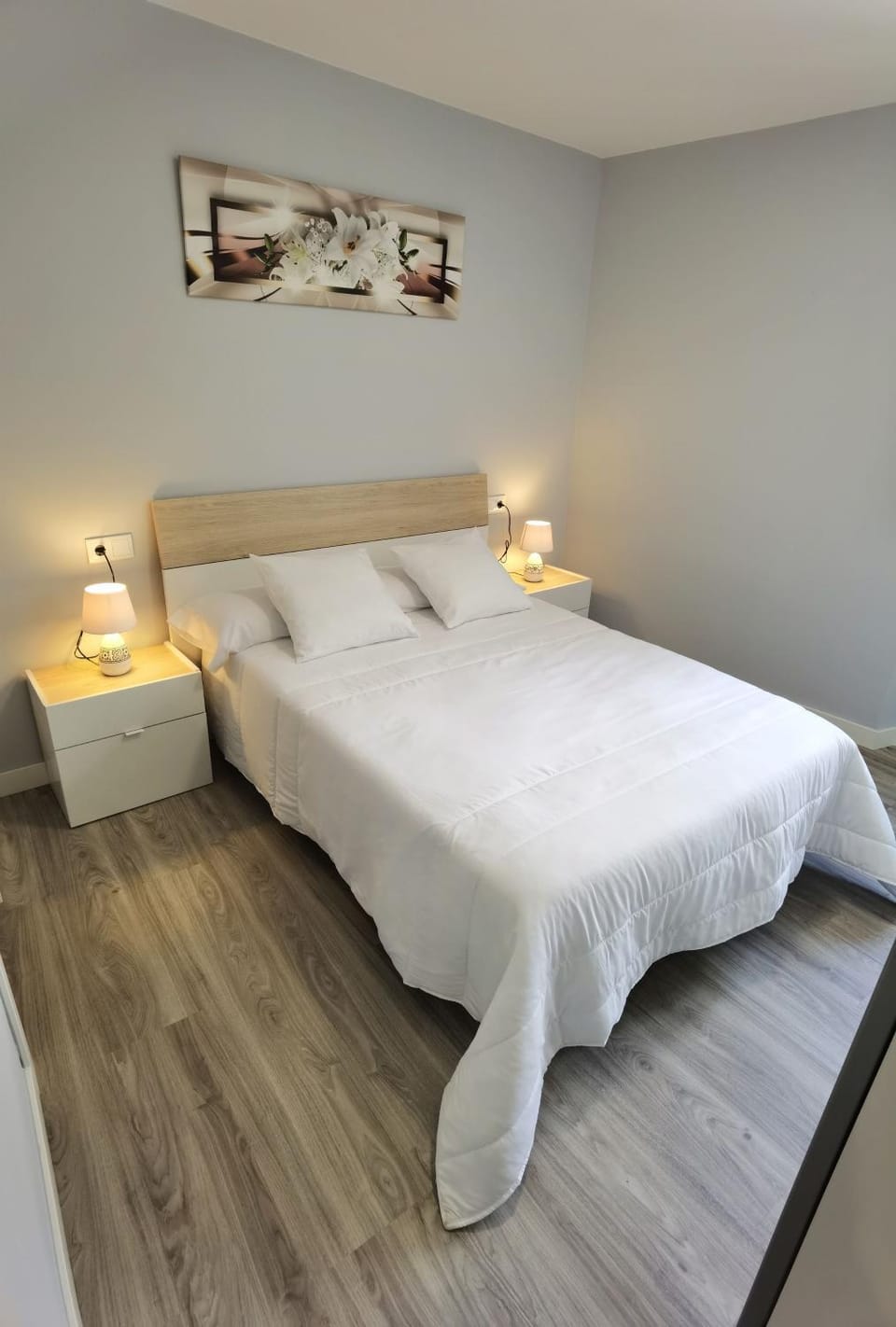 Bed, Photo of the whole room, Bedroom