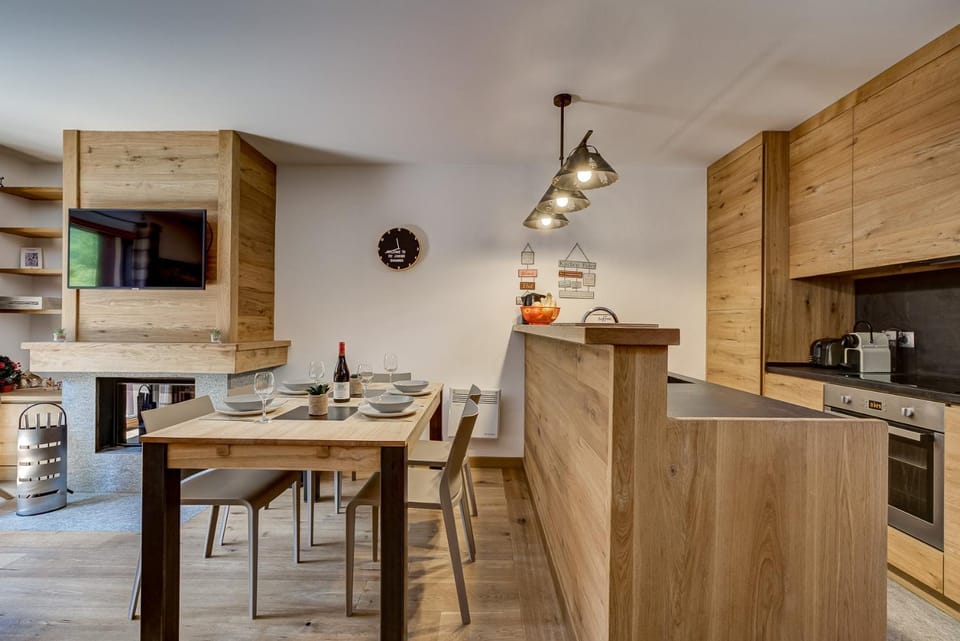 Kitchen or kitchenette, Dining area, Communal kitchen