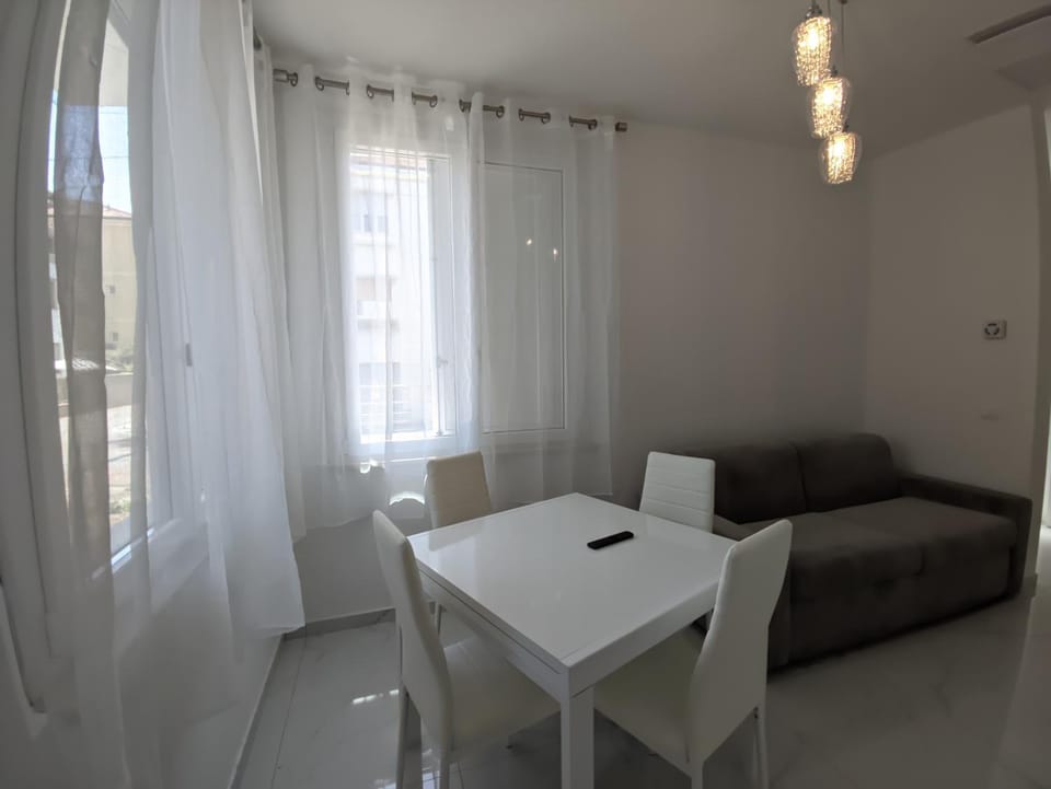 Bed, Living room, Seating area