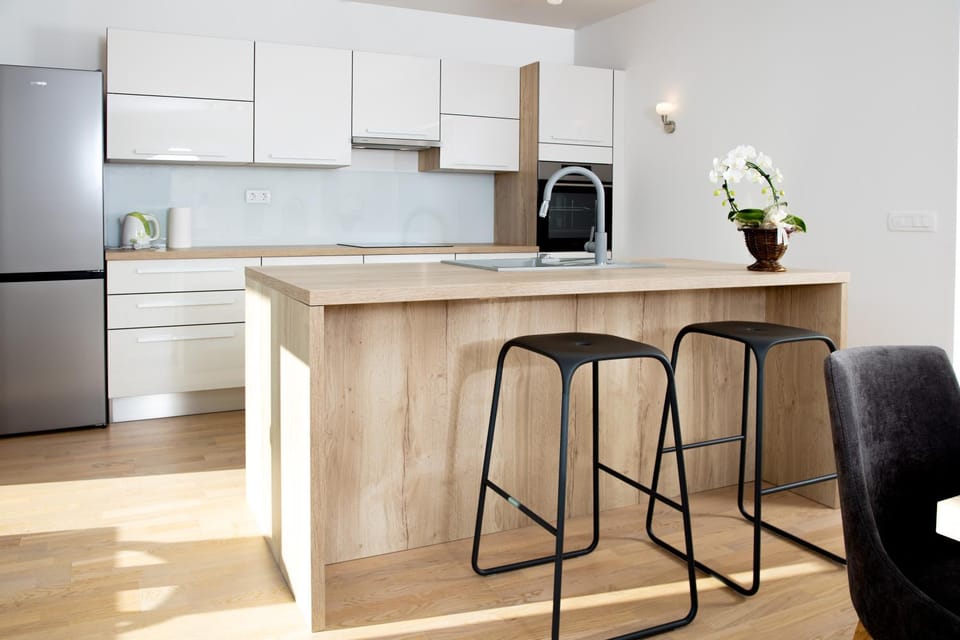 Kitchen or kitchenette, Dining area, stove
