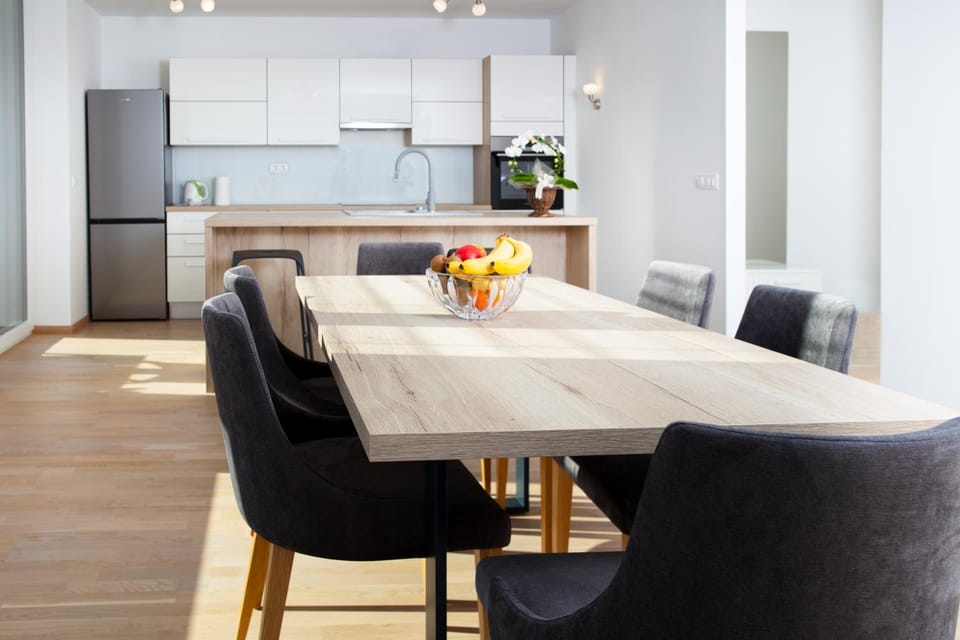 Kitchen or kitchenette, Seating area, Dining area