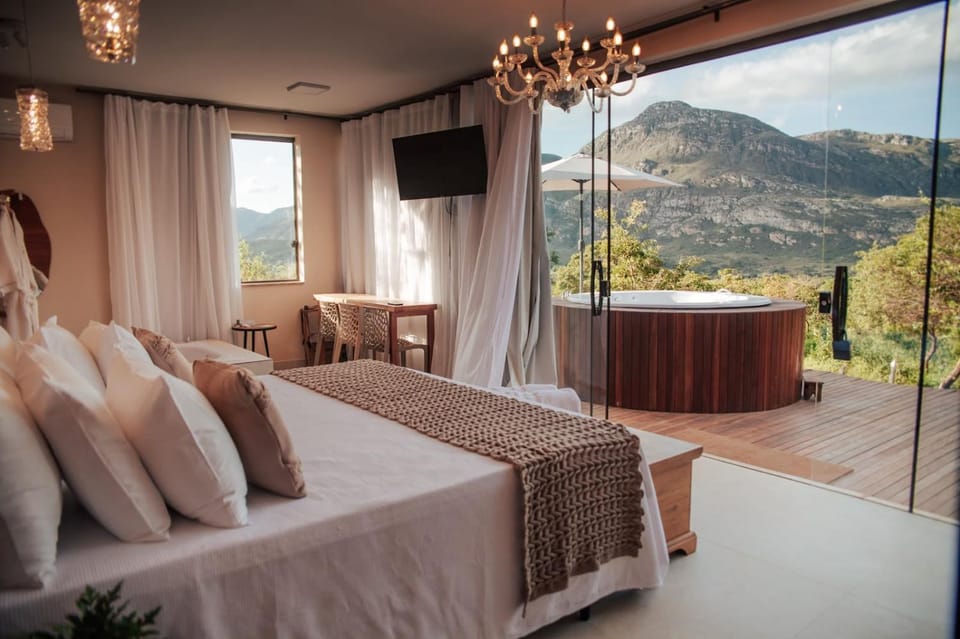 Photo of the whole room, Bedroom, Mountain view