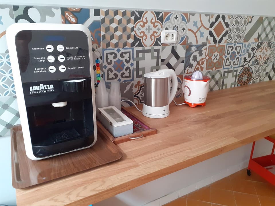 Coffee/tea facilities, Kitchen or kitchenette, Breakfast, minibar