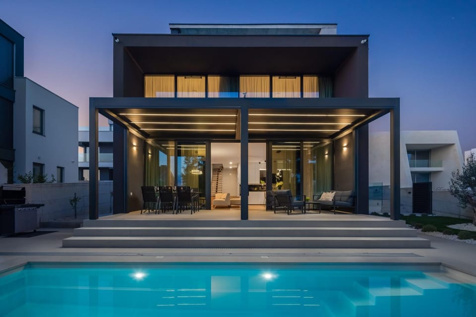 Property building, Swimming pool