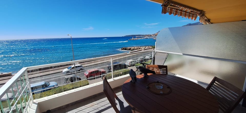 Splendide studio front de mer Apartment in Menton