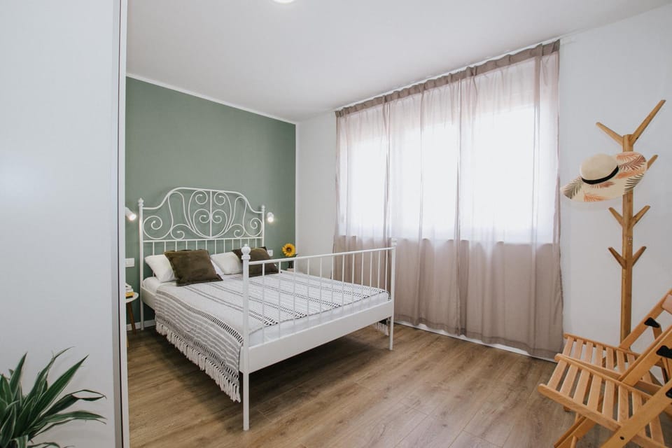 Bed, Decorative detail, Decorative detail, Bedroom, cot