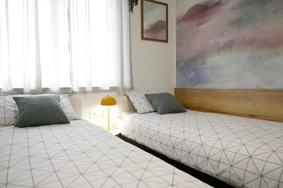 Property building, Bed, Photo of the whole room, Bedroom, older children