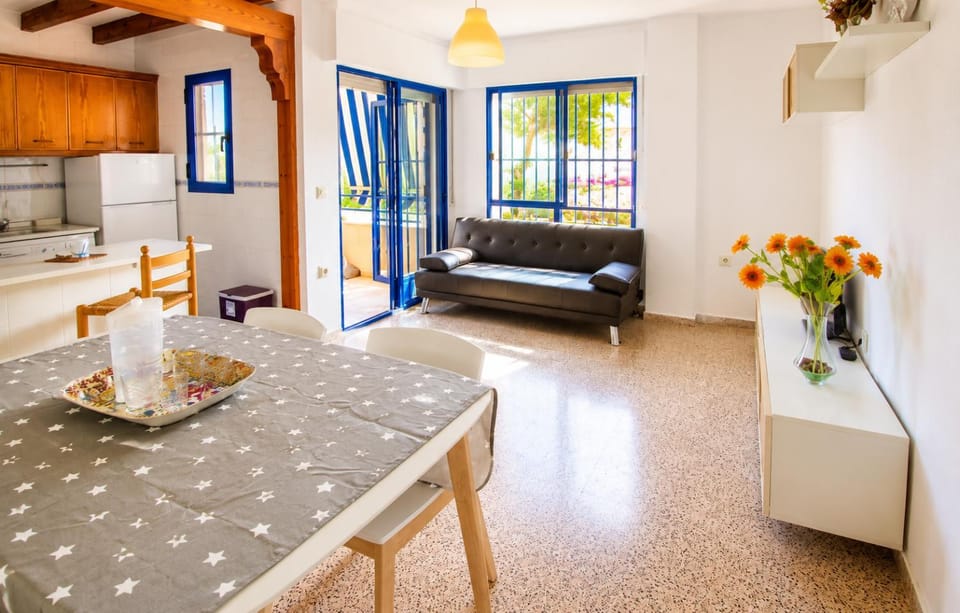 Kitchen or kitchenette, Dining area, kitchen