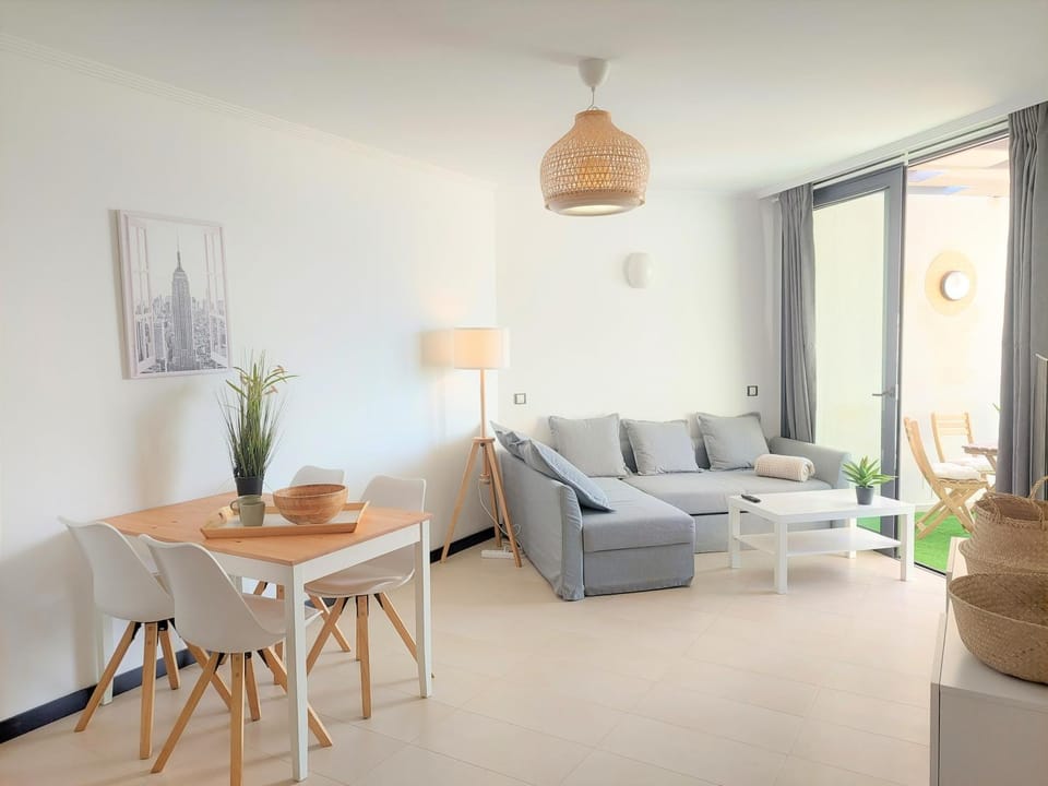 Balcony/Terrace, Living room, Seating area, Dining area