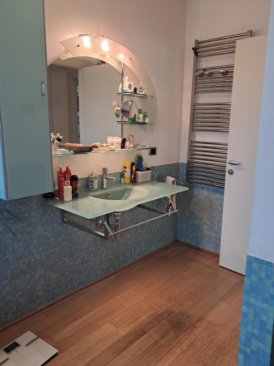 Cozy apartment in villa 4 PAX- Milano Nord - 200 MT train station to city center, Stazione centrale, Cadorna, airports - private parking place Vacation rental in Lombardy