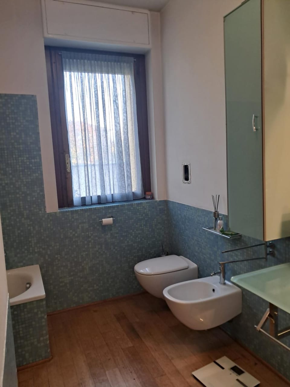 Cozy apartment in villa 4 PAX- Milano Nord - 200 MT train station to city center, Stazione centrale, Cadorna, airports - private parking place Vacation rental in Lombardy