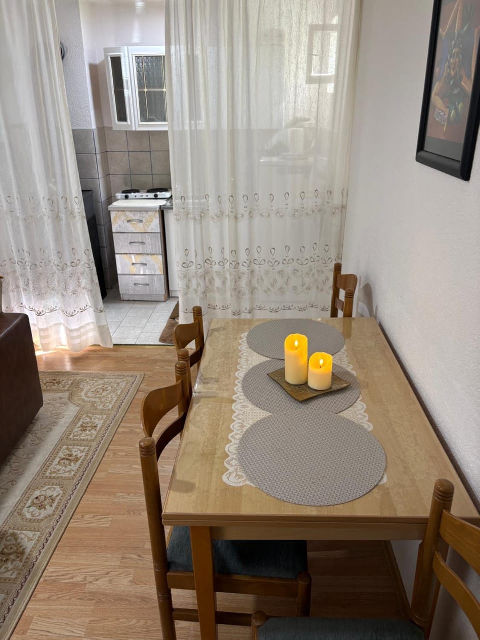 Kitchen or kitchenette, Seating area, Dining area